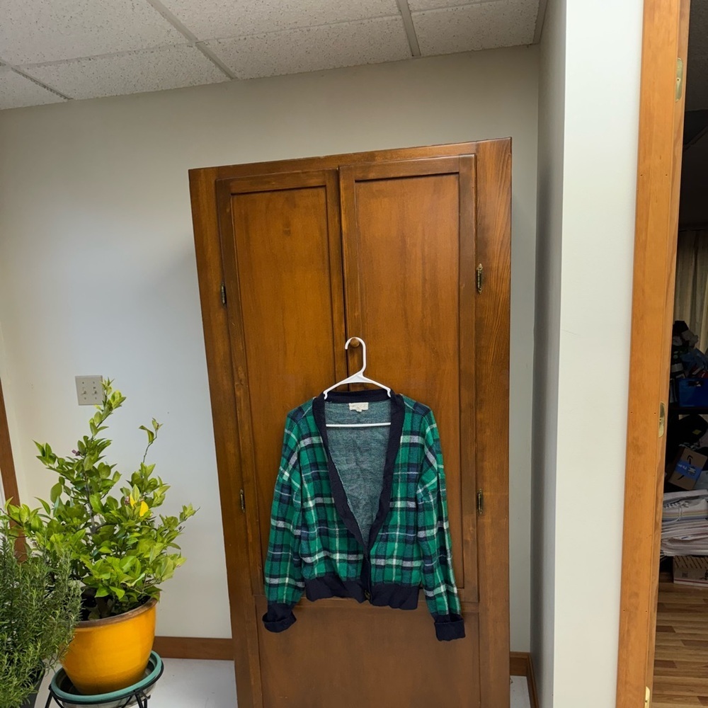 Marled XL nylon poly knit plaid cardigan sweater missing one button see pics